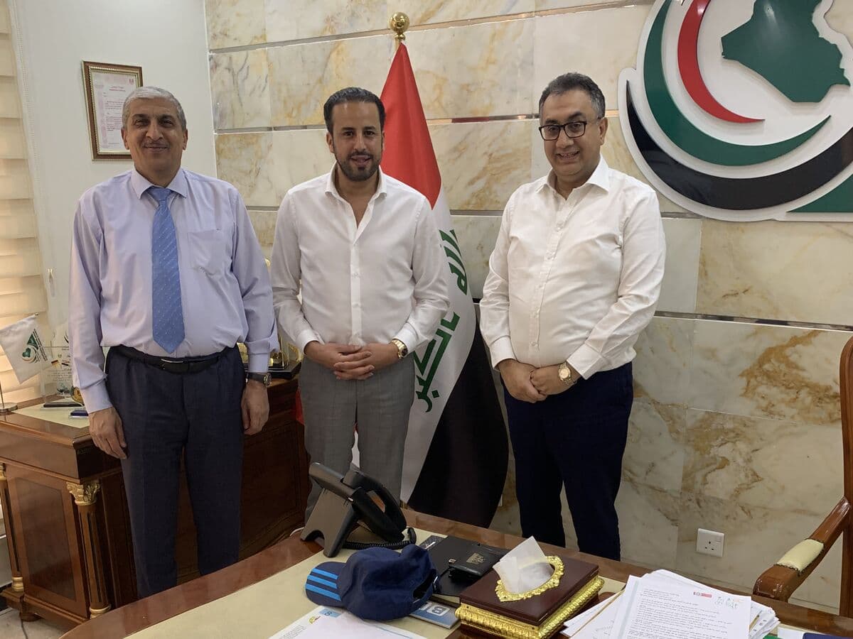 كمال بنعلي مع مسؤولين في مقر مجلس الأعمال الوطني العراقي في بغداد